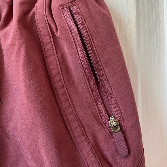 Lululemon athletic shorts pink 4” size 4 - Picture 9 of 9